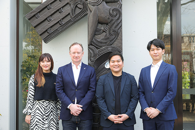 左からニュージーランド大使館　磯村氏、ペティグルー氏、楽天グループ株式会社　ウィン、土屋